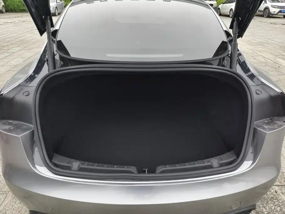 Tesla Model 3 — фото 4