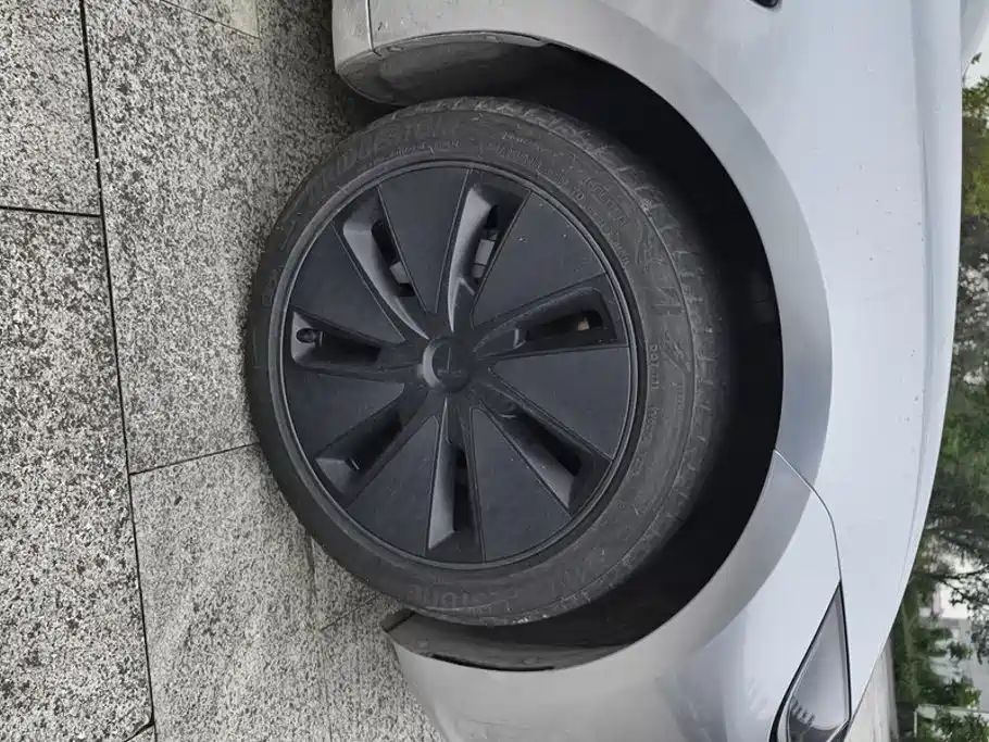 Tesla Model 3 — фото 6