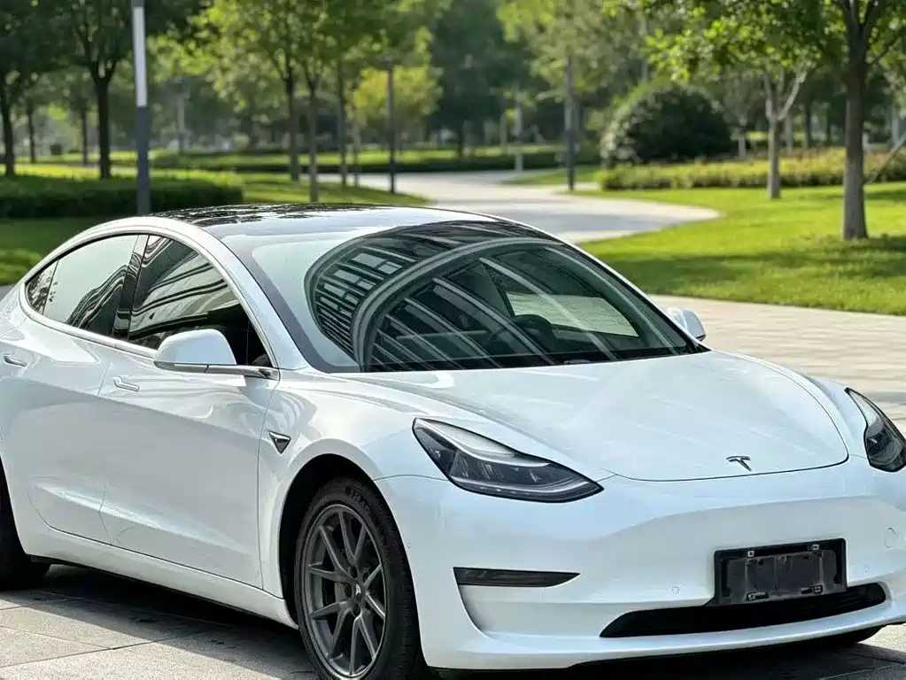 Tesla Model 3 — фото 3