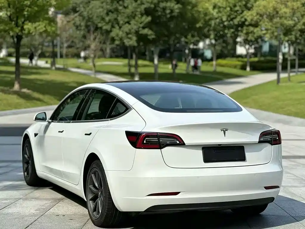 Tesla Model 3 — фото 7