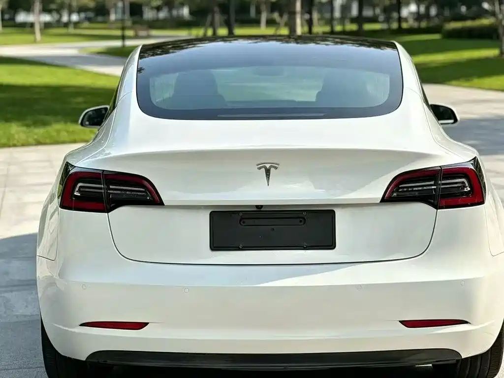 Tesla Model 3 — фото 8