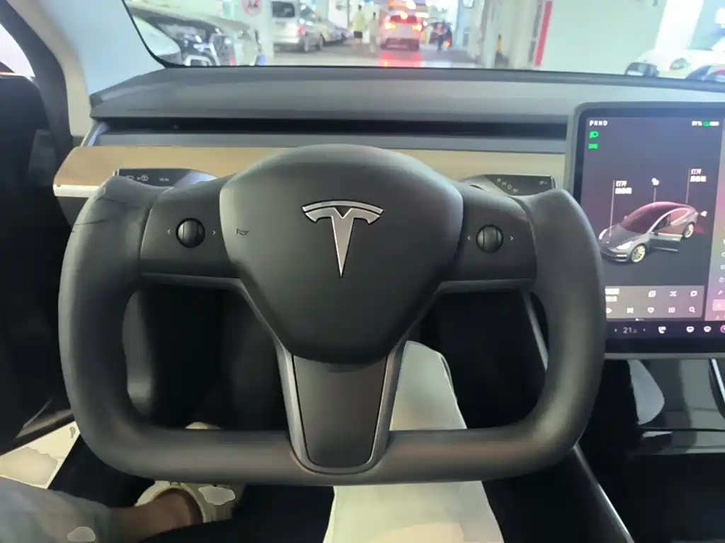 Tesla Model 3 — фото 11