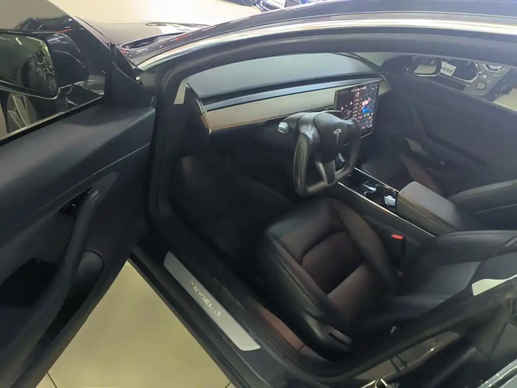 Tesla Model 3 — фото 16