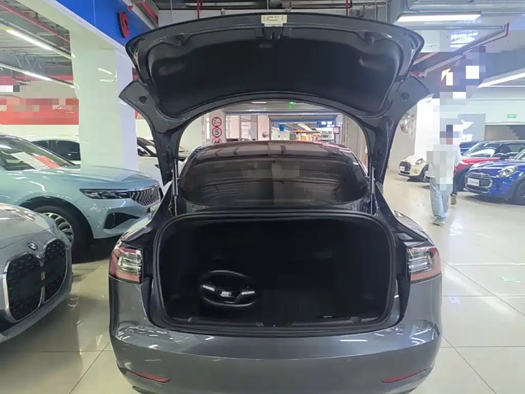 Tesla Model 3 — фото 19
