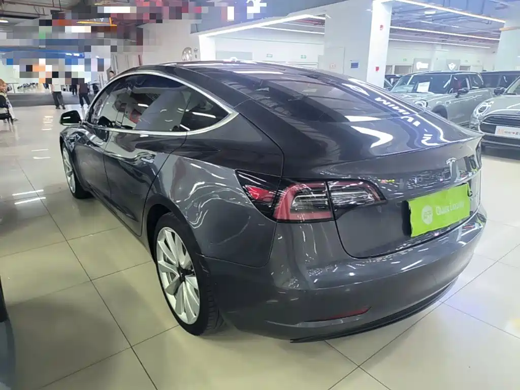 Tesla Model 3 — фото 5