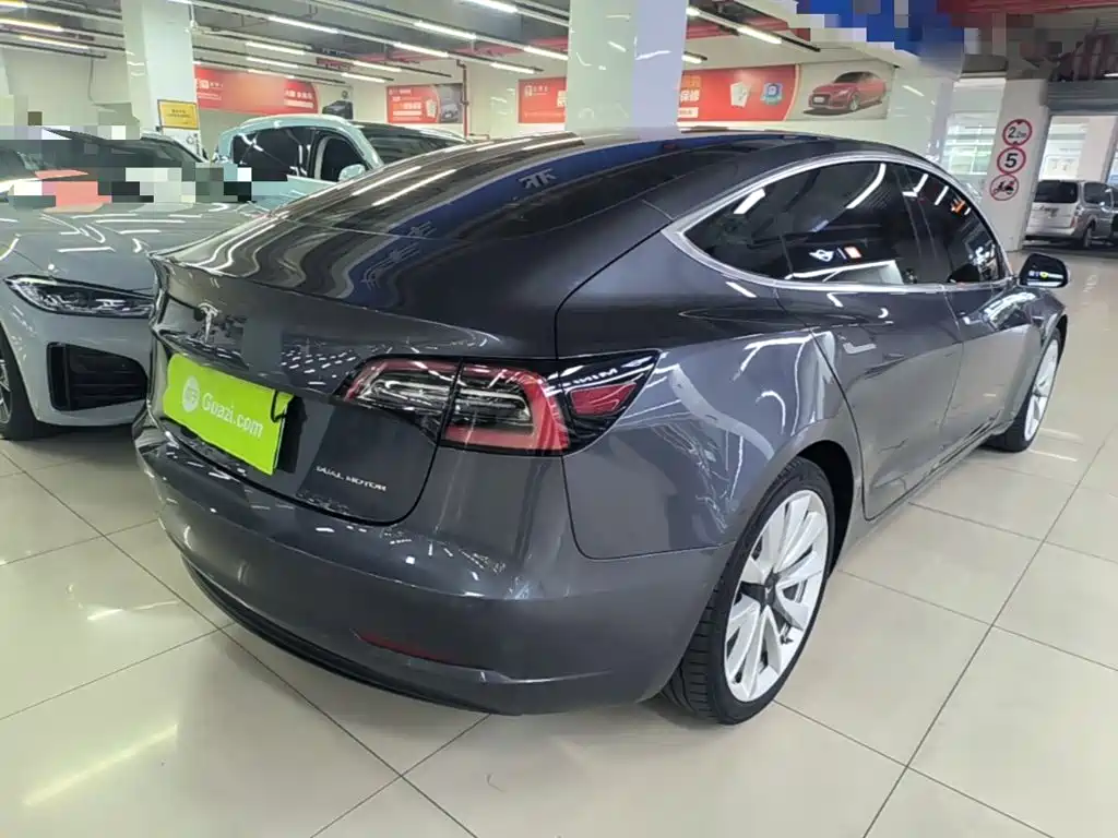 Tesla Model 3 — фото 7
