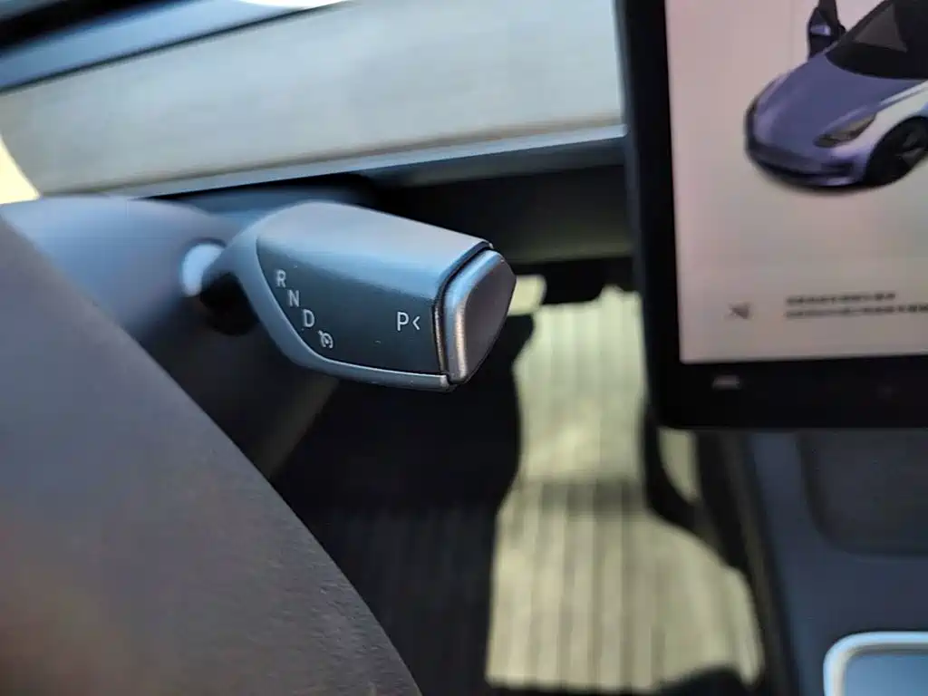Tesla Model 3 — фото 14