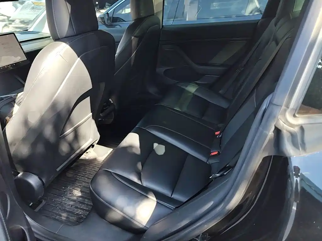 Tesla Model 3 — фото 17
