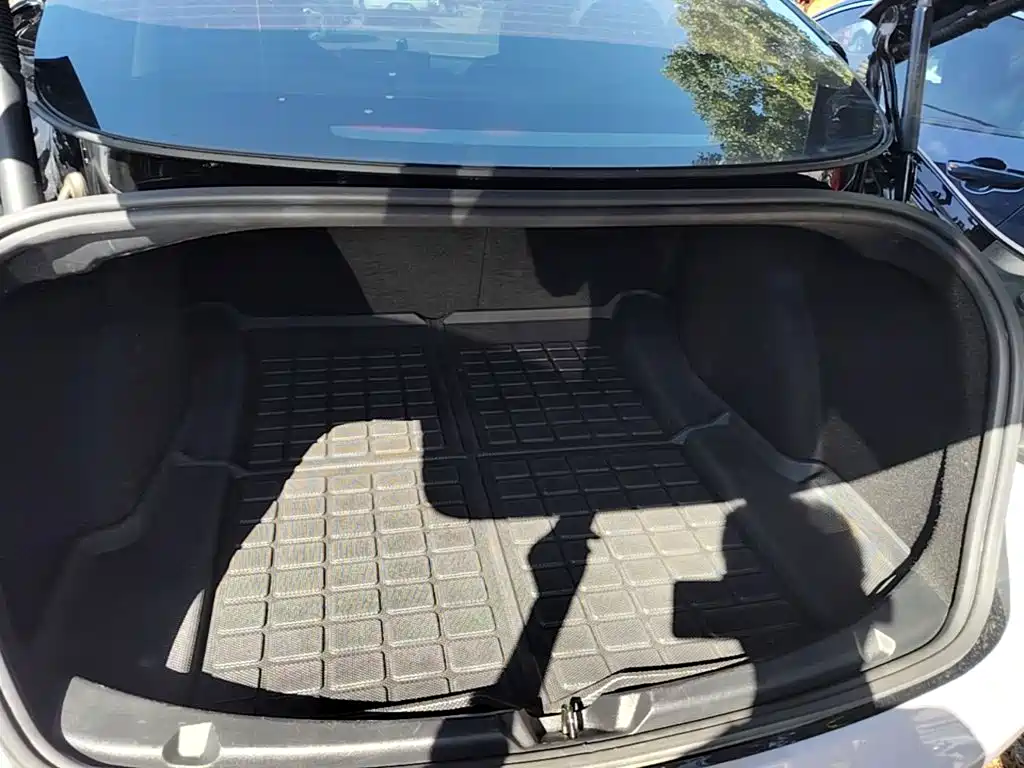 Tesla Model 3 — фото 19
