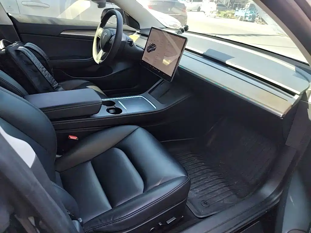 Tesla Model 3 — фото 25