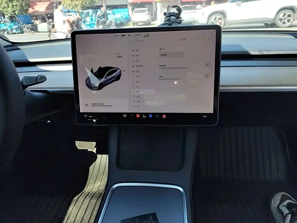 Tesla Model 3 — фото 10