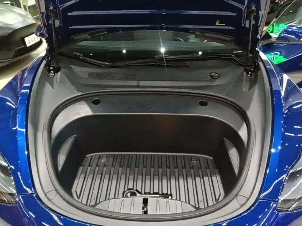 Tesla Model 3 — фото 20