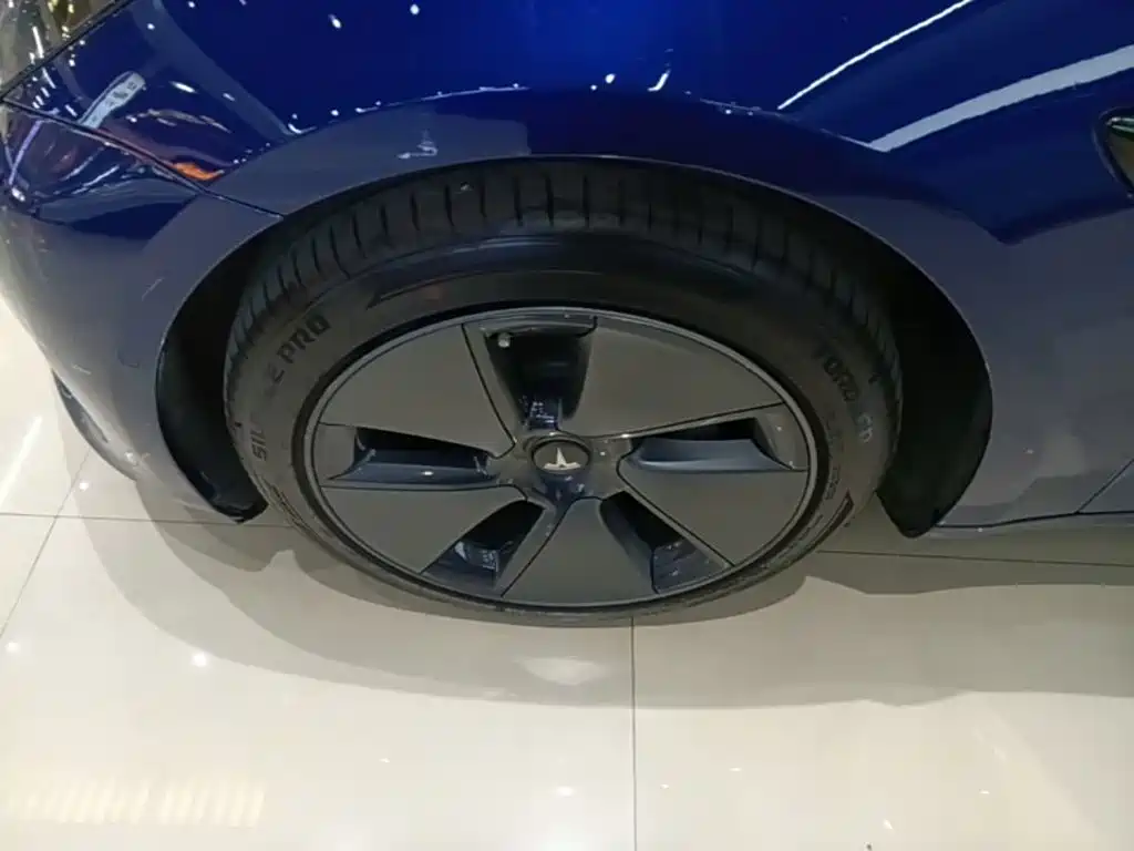 Tesla Model 3 — фото 23