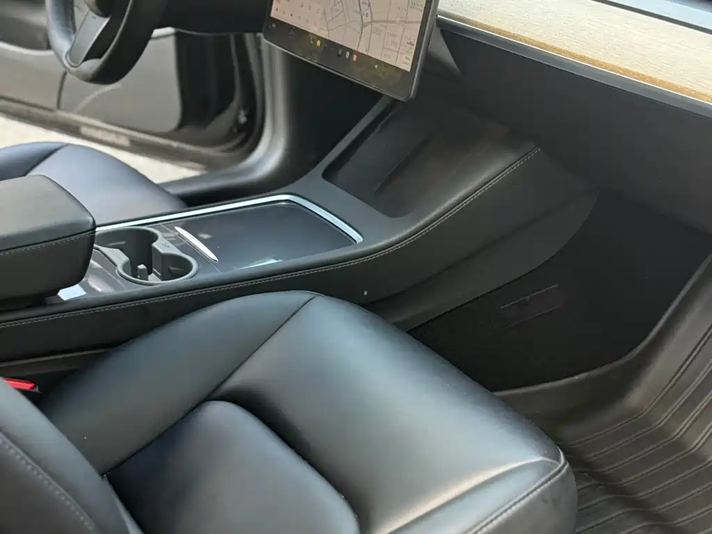 Tesla Model 3 — фото 7