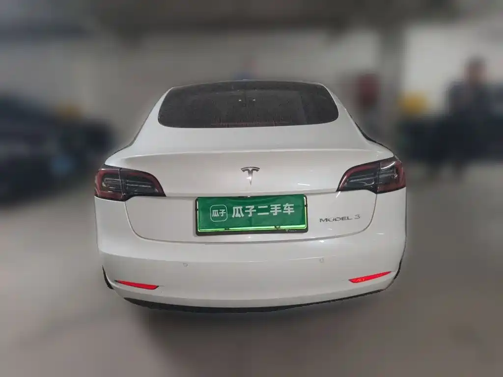 Tesla Model 3 — фото 3