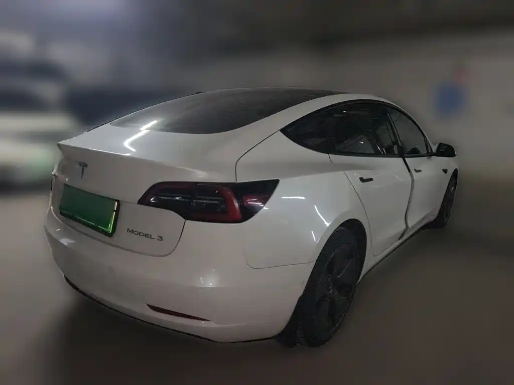 Tesla Model 3 — фото 4
