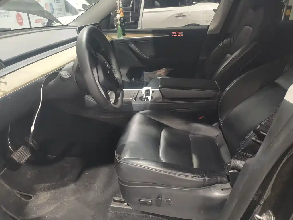 Tesla Model Y — фото 3