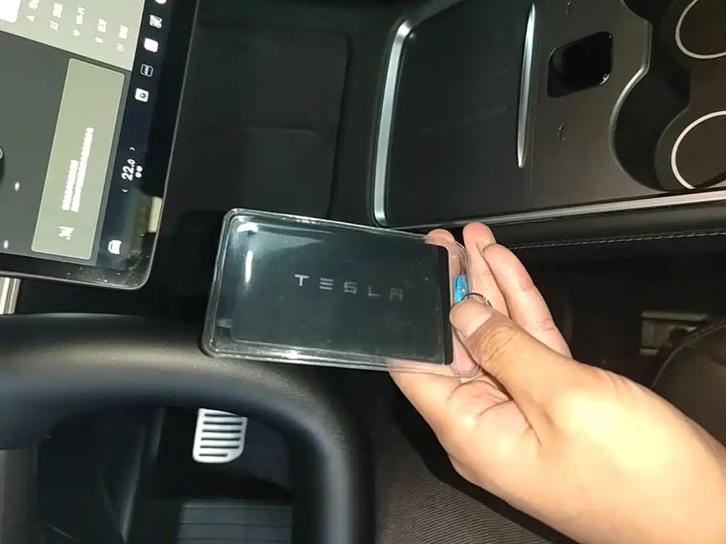 Tesla Model 3 — фото 9