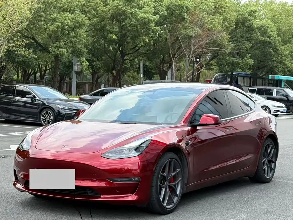 Tesla Model 3 — фото 3