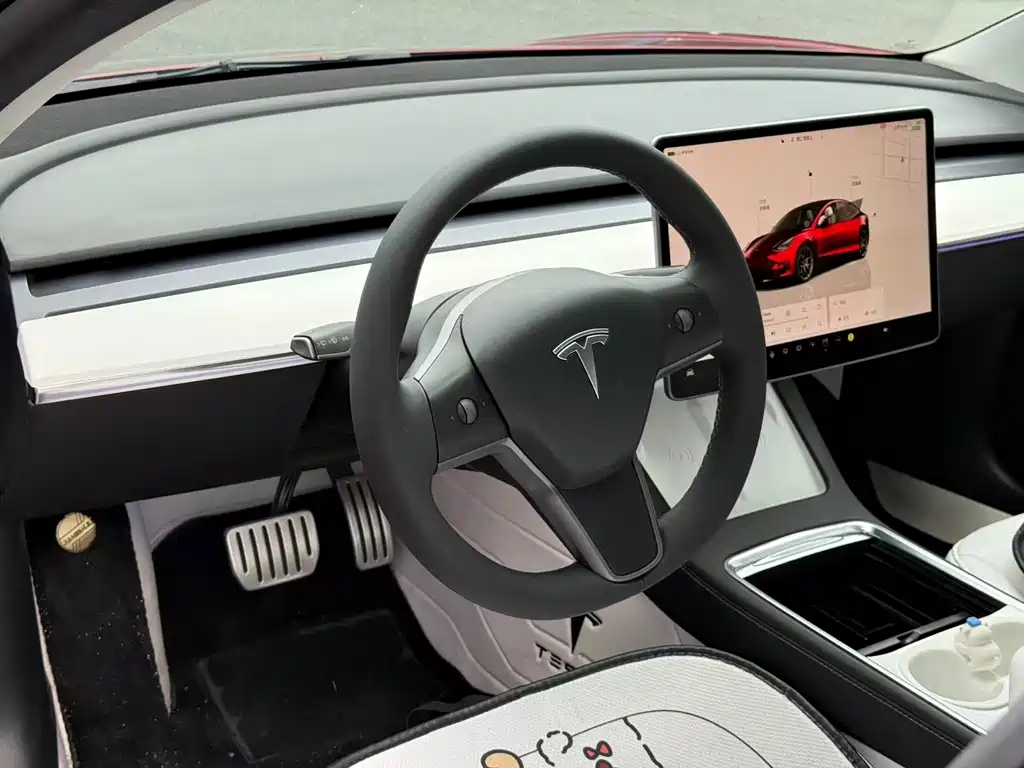 Tesla Model 3 — фото 4