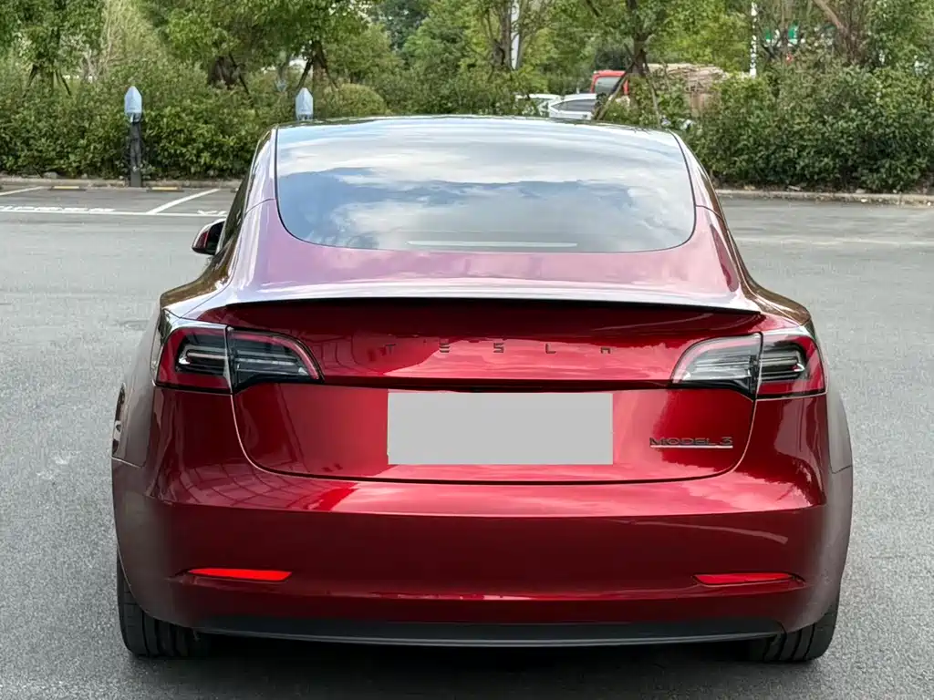 Tesla Model 3 — фото 7