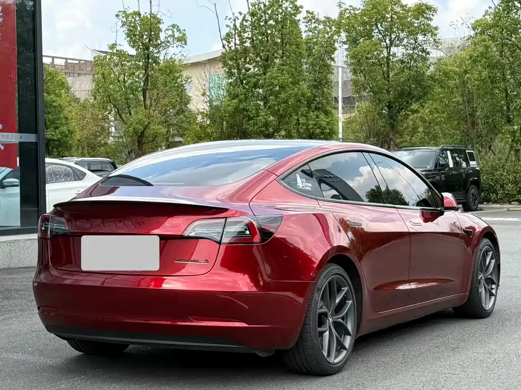 Tesla Model 3 — фото 8