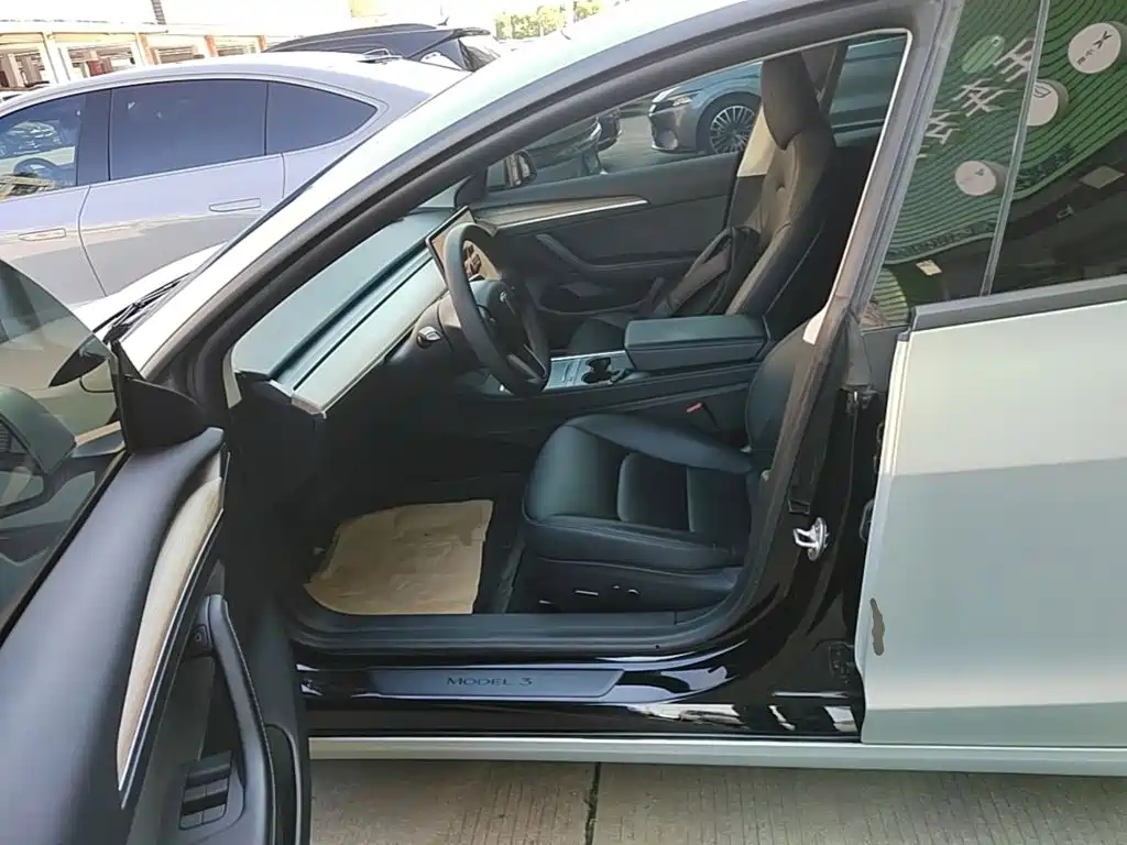 Tesla Model 3 — фото 15