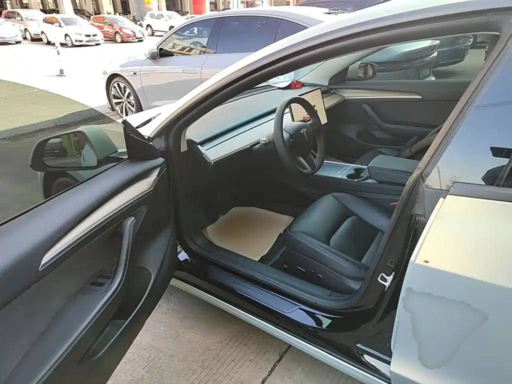 Tesla Model 3 — фото 16