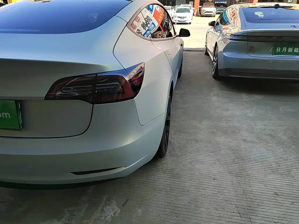 Tesla Model 3 — фото 8