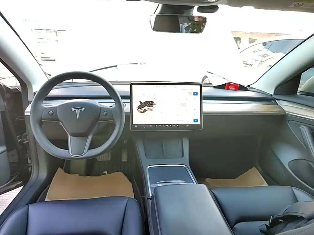 Tesla Model 3 — фото 10