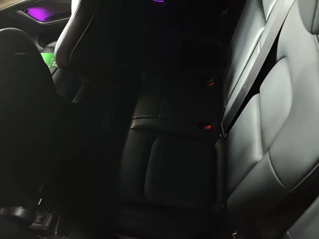 Tesla Model Y — фото 17