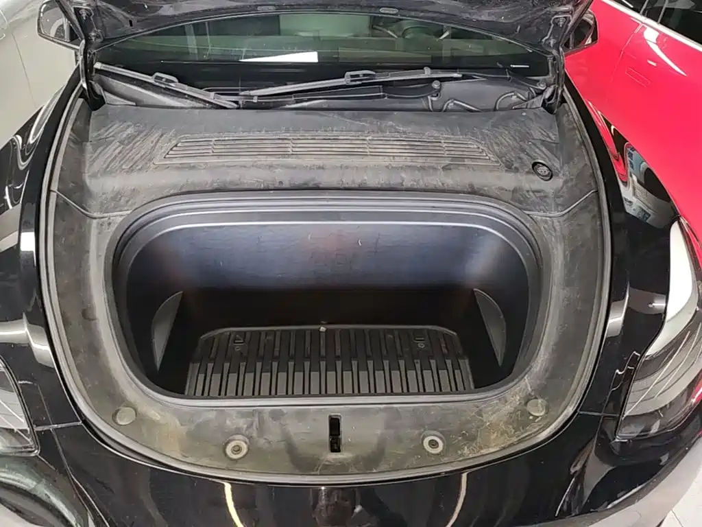 Tesla Model Y — фото 20