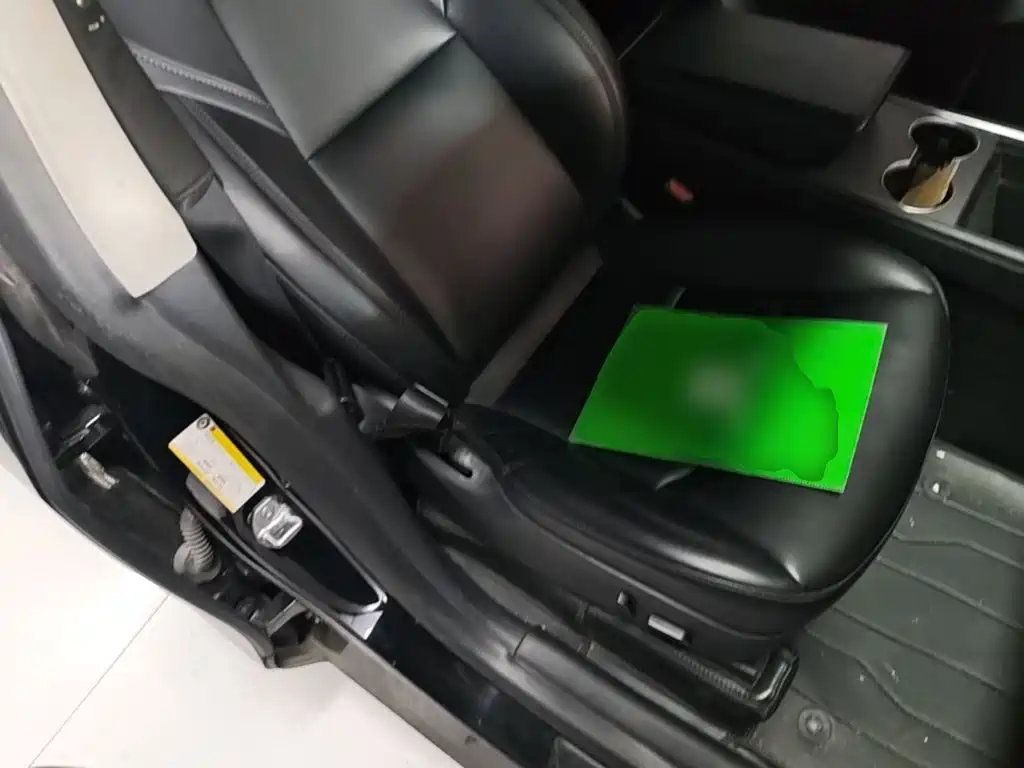 Tesla Model Y — фото 25