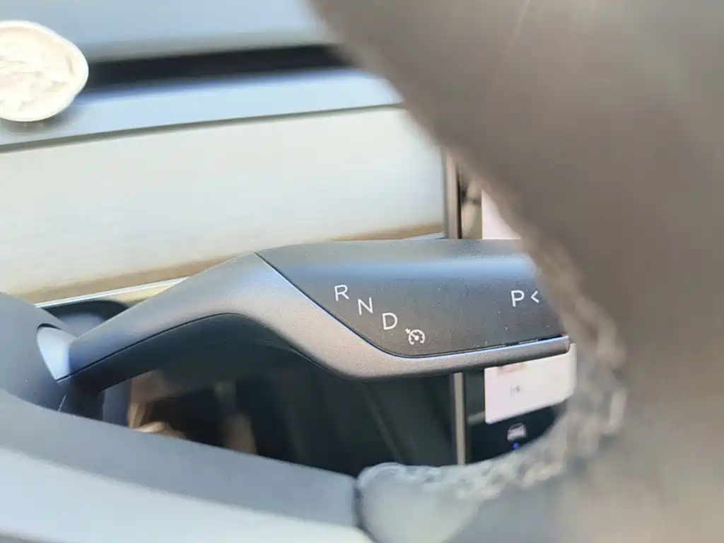 Tesla Model Y — фото 14