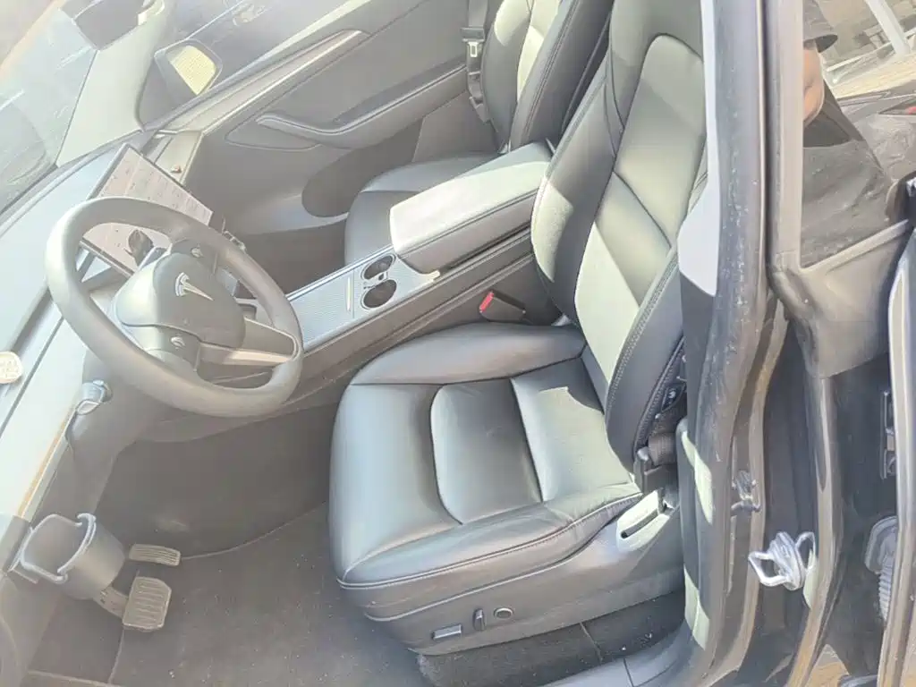 Tesla Model Y — фото 15