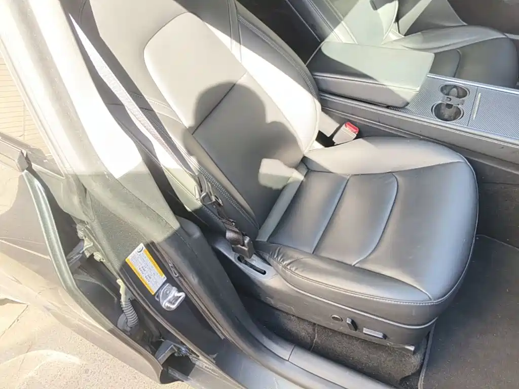 Tesla Model Y — фото 25