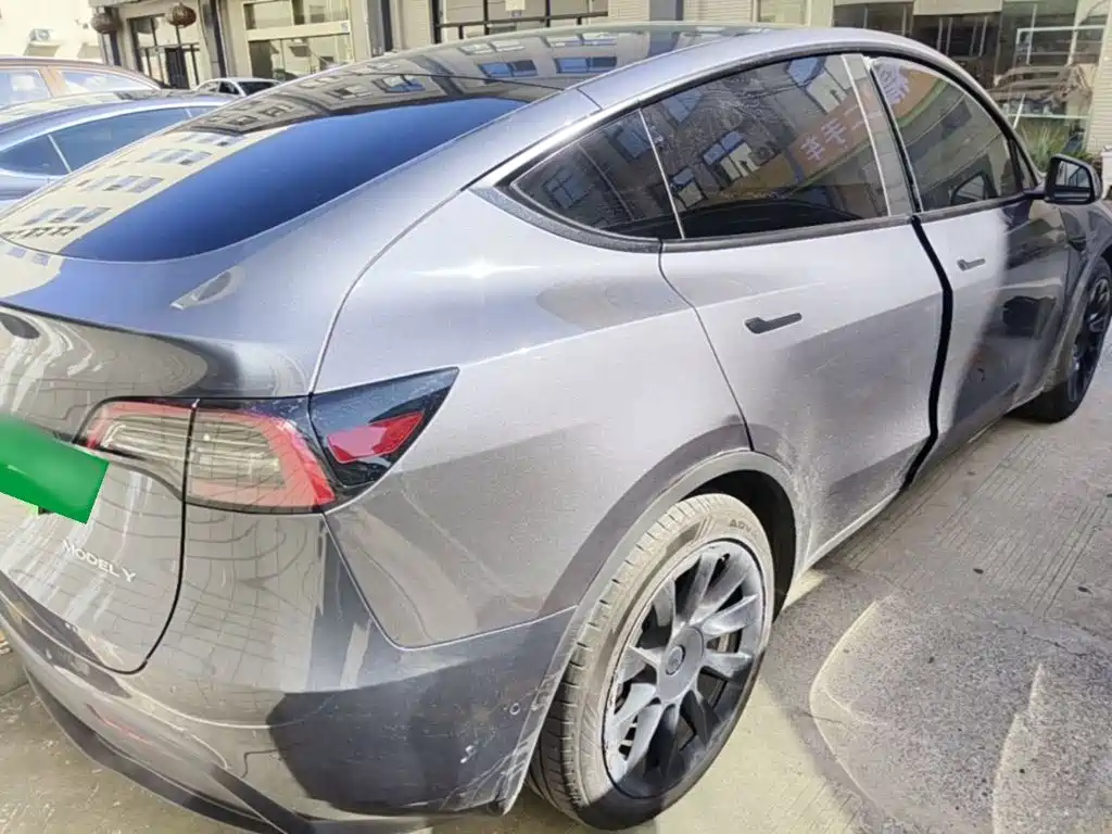 Tesla Model Y — фото 7