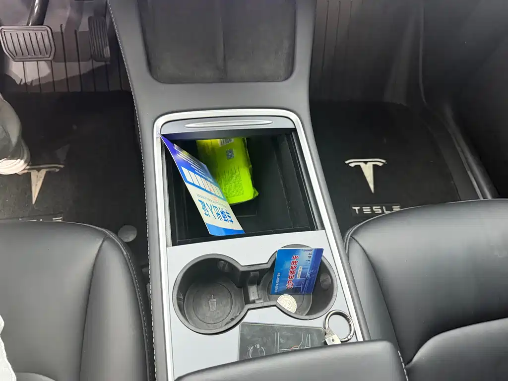 Tesla Model Y — фото 11
