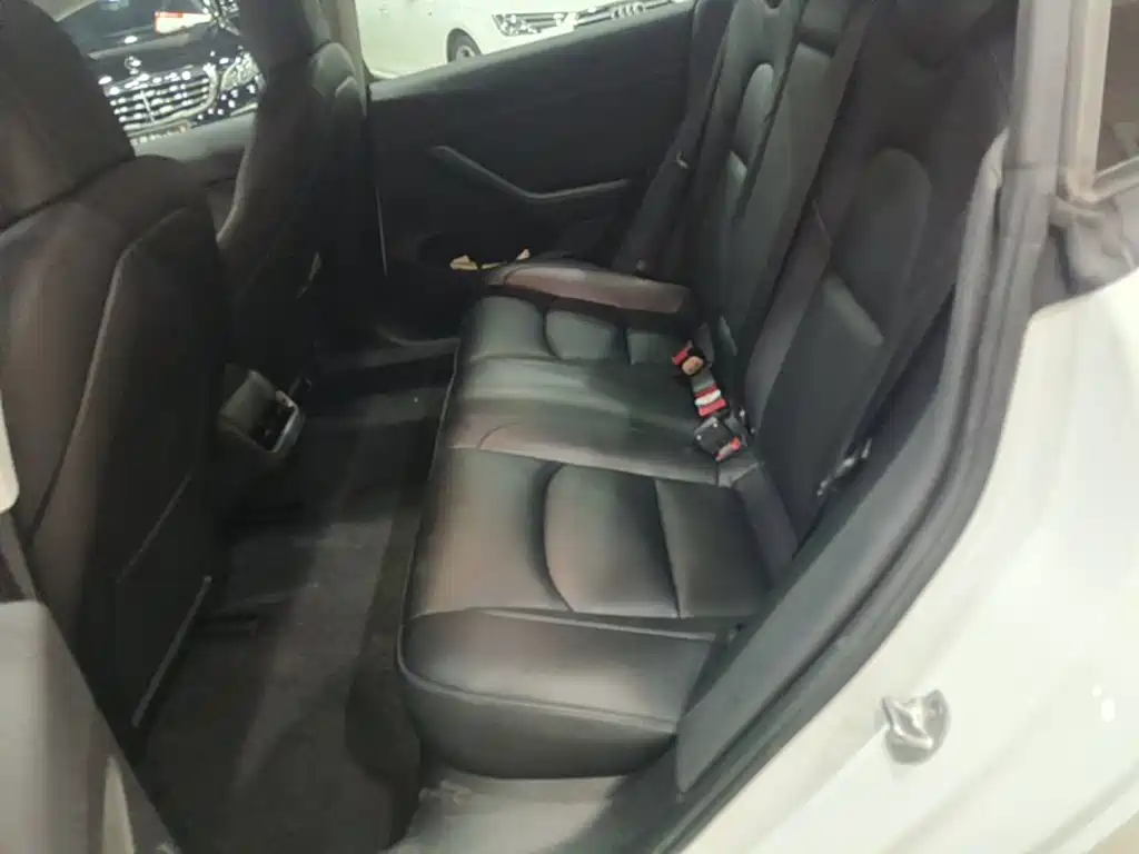 Tesla Model 3 — фото 17