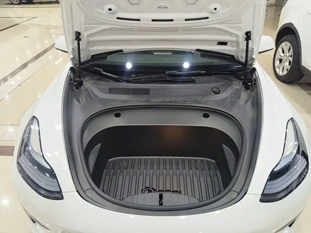 Tesla Model 3 — фото 20