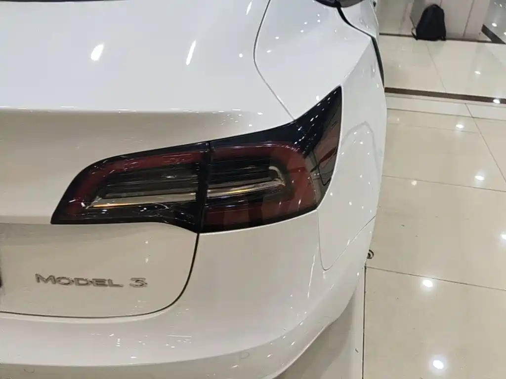 Tesla Model 3 — фото 8