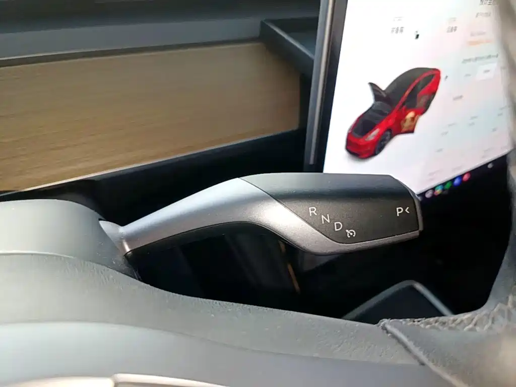 Tesla Model Y — фото 14