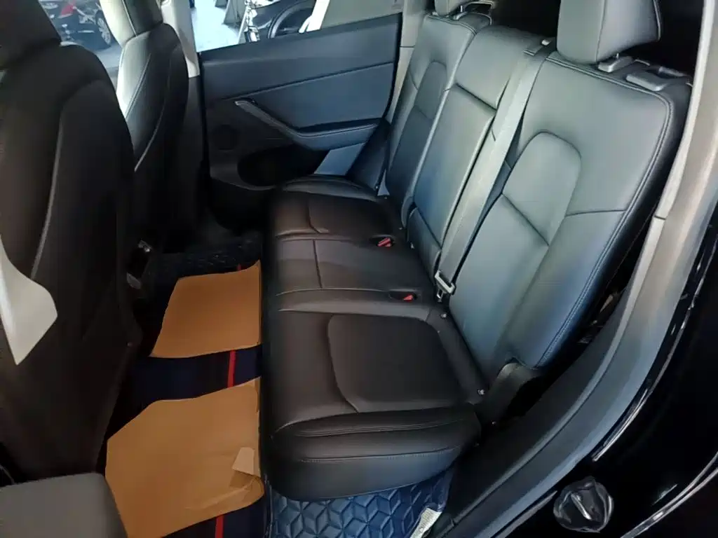 Tesla Model Y — фото 17