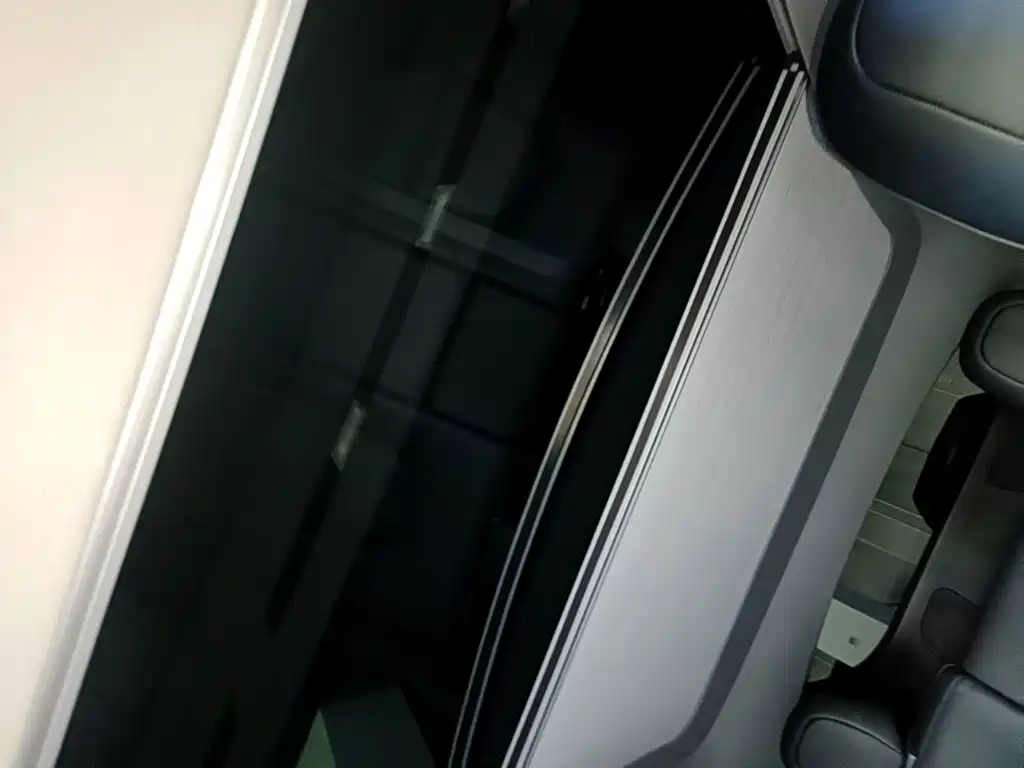 Tesla Model Y — фото 18