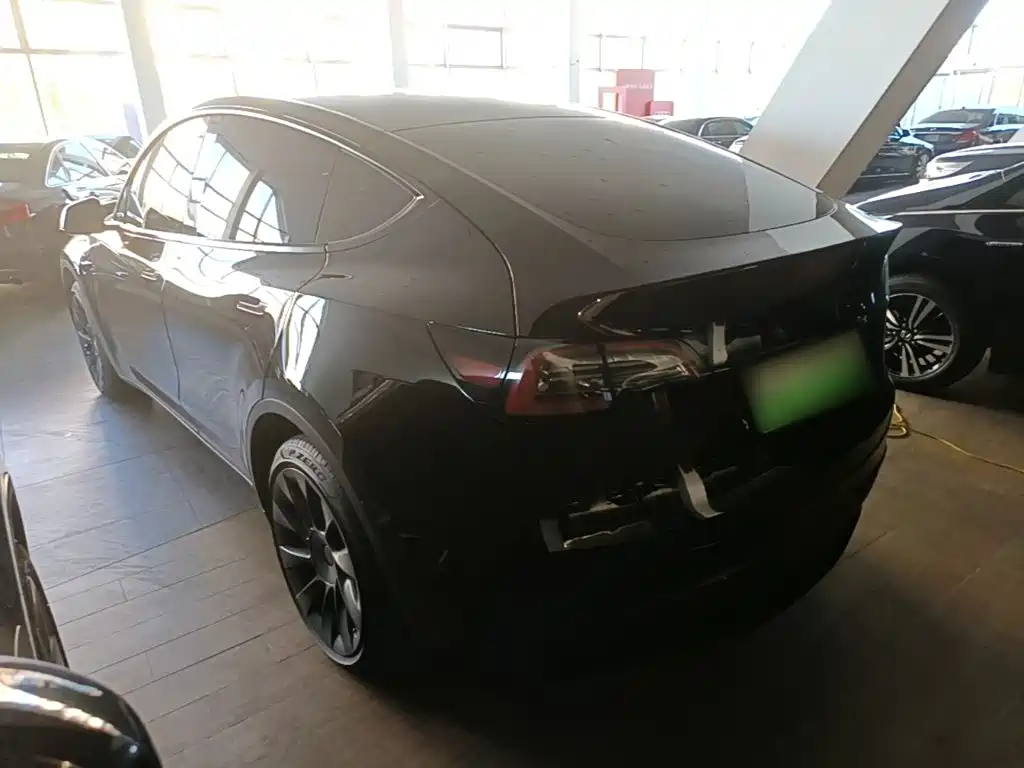 Tesla Model Y — фото 5