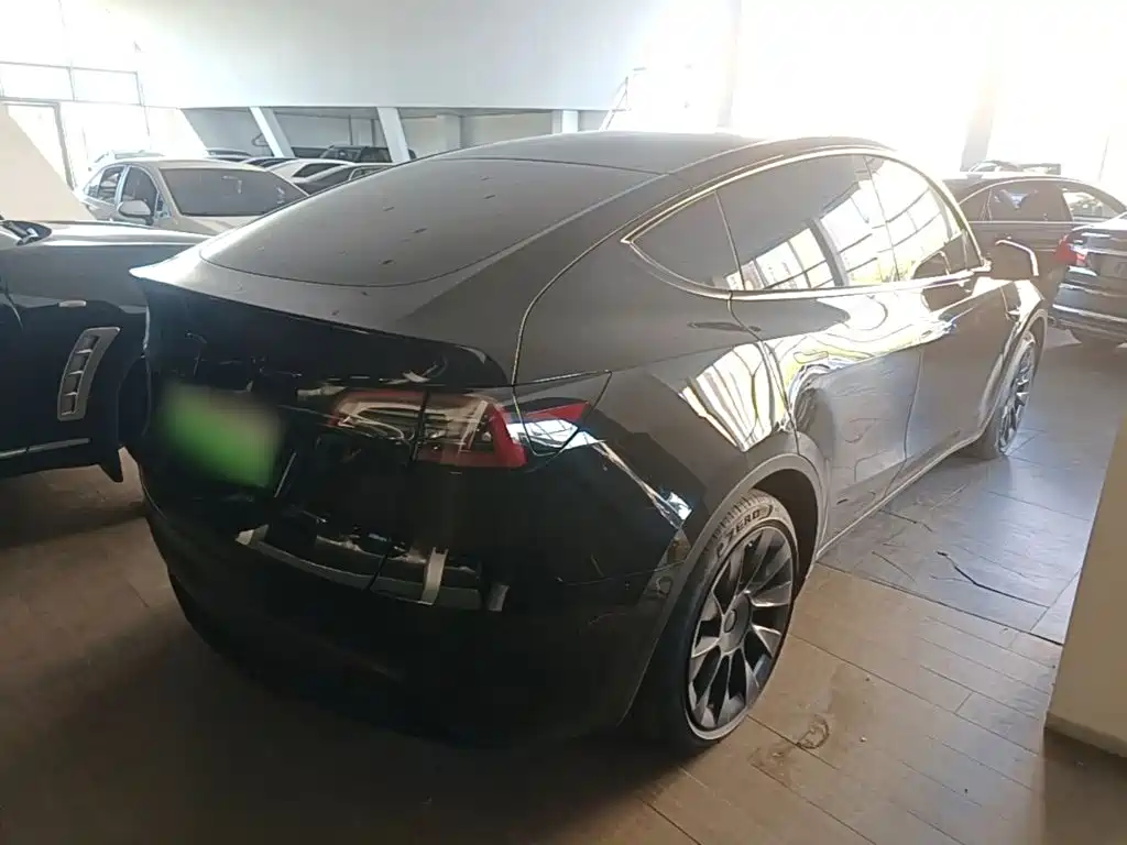 Tesla Model Y — фото 7