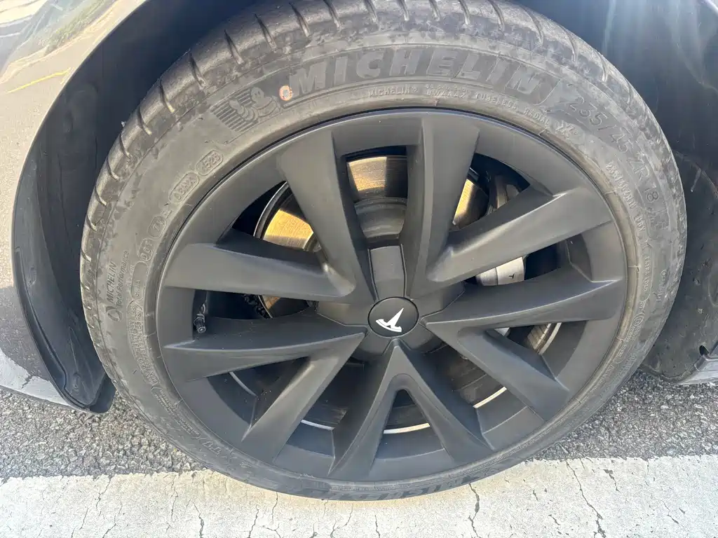 Tesla Model 3 — фото 19