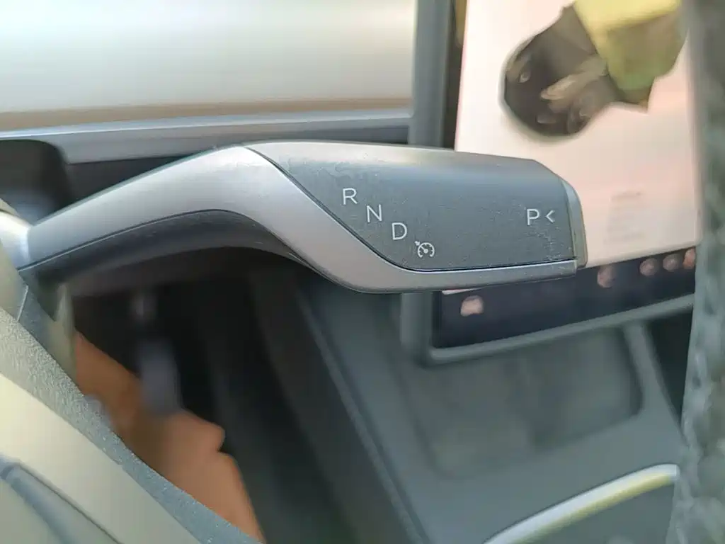 Tesla Model Y — фото 14