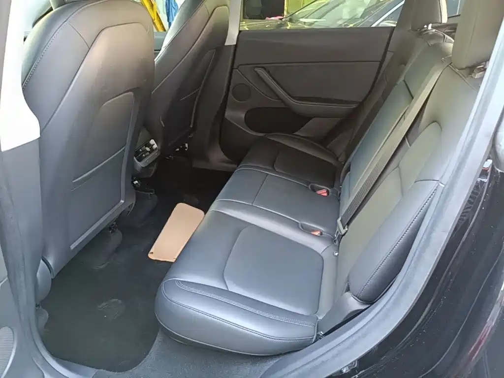 Tesla Model Y — фото 17