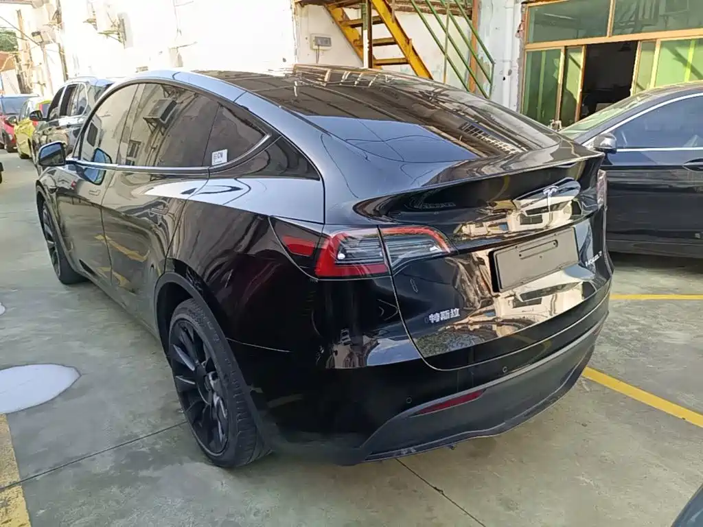 Tesla Model Y — фото 5